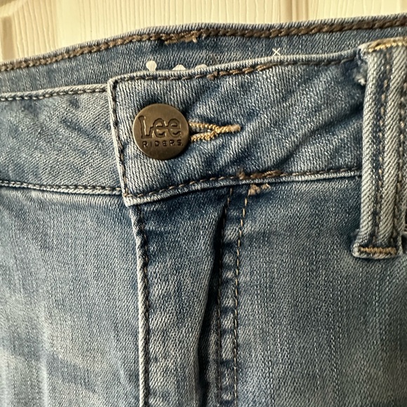 Lee Women's Classic Blue Jean Shorts - Picture 2 of 10